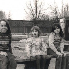 Three girls at Broomhall adventure playground, May 1979 | Photo: Tony Allwright