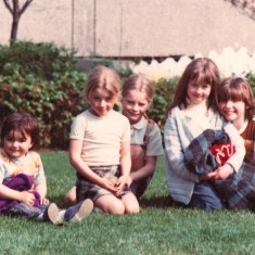 Five girls on the grass, Broomhall Flats. June 1978 | Photo: Tony Allwright