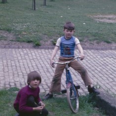 Two boys and bike, Broomhall Flats. July 1978 | Photo: Tony Allwright