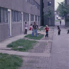 Boys at play, Broomhall Flats. July 1978 | Photo: Tony Allwright