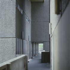 Walkway at Broomhall Flats, July 1978 | Photo: Tony Allwright