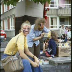 Face painting, Broomhall summer fair, Hanover Flats. September 1979 | Photo: Tony Allwright