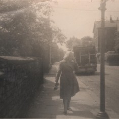Vera Barker standing on Broomhall Street, 1968 | Photo: Lynn Pearson