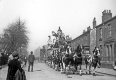 Sanger's Circus parade through Broomhall