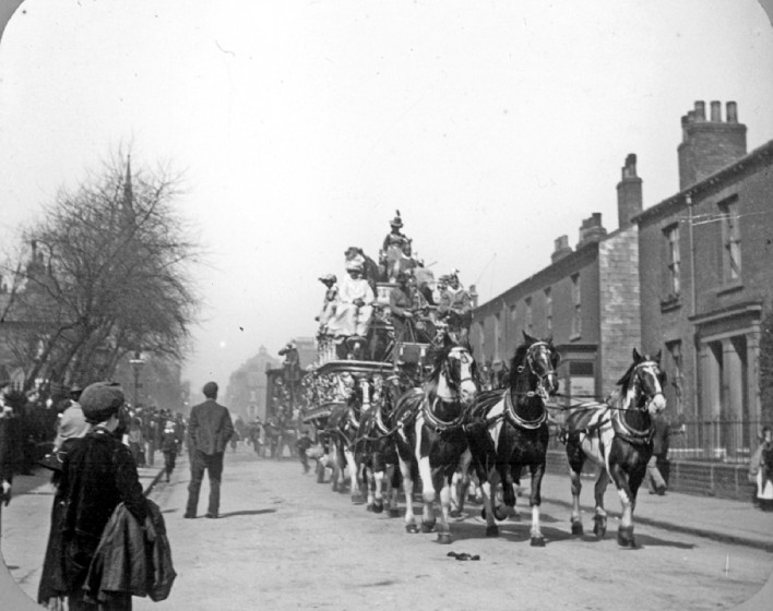 Sanger's Circus Procession, Upper Hanover Street | Photo: SALS PSw00143