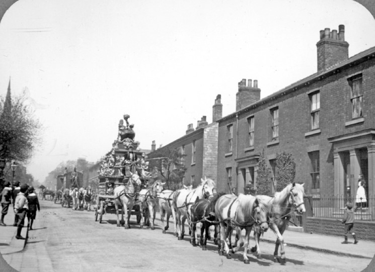 Sanger's Circus Procession, Upper Hanover Street | Photo: SALS PSw00144