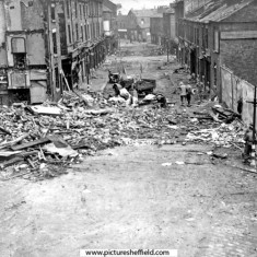 Unexploded bomb in Devonshire Street. 1940 | Photo: SALS PSs01323 & Newsphotos Press Agency