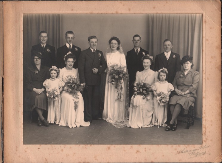 Wedding Party at Roy and Trudy Ashton' s wedding. 1947 | Photo: Roy and Trudy Ashton