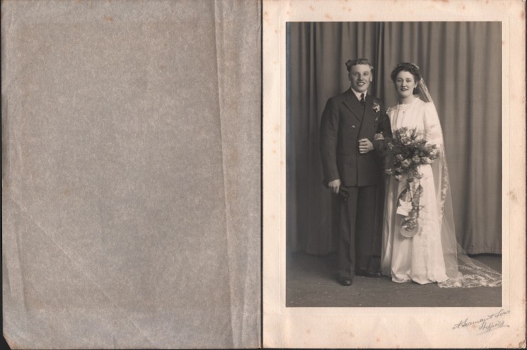 Roy and Trudy Ashton on their wedding day. 1947 | Photo: Roy and Trudy Ashton
