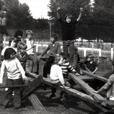 Children playing on a makeshift seesaw. 1980s | Photo: Our Broomhall