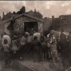 Young people congregating outside a shed on the Gell St Playground. 1970s | Photo: Our Broomhall