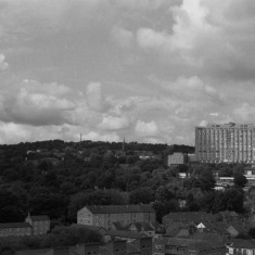 Broomhill and the Royal Hallamshire Hospital from the Hanover Flats roof. August 2014 | Photo: Jepoy Sotomayor