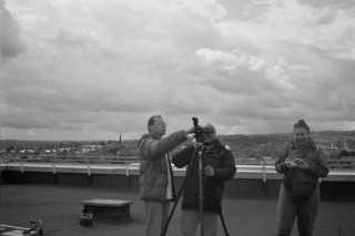 Malcolm Lisle, Benji Hamilton and another volunteer on the Hanover Flats roof. August 2014 | Photo: Jepoy Sotomayor