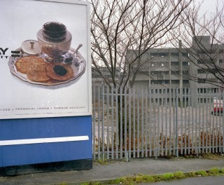 Billboard and Broomhall flats, empty before demolition, from Hanover Way. 1985 | Photo: Adrian Wynn