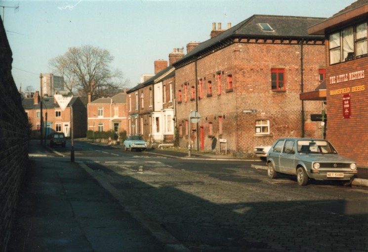 Little Mesters pub (now demolished) on corner of William St and Broomhall St, February 1980 | Photo: Tony Allwright