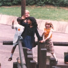 Girls at Broomhall adventure playground, April 1980 | Photo: Tony Allwright