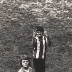 Boy gesturing, Broomhall Flats. May 1978 | Photo: Tony Allwright