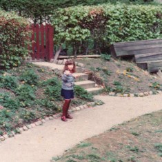 Girl on path, Broomhall Flats. June 1978 | Photo: Tony Allwright