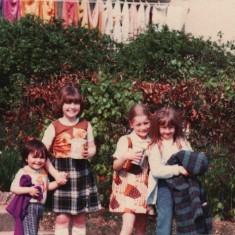 Four girls, Broomhall Flats. June 1978 | Photo: Tony Allwright