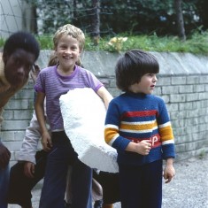 Boys with polystyrene, Broomhall Flats. July 1978 | Photo: Tony Allwright