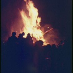 Bonfire night! Broomhall adventure playground, 5th November 1976 | Photo: Tony Allwright