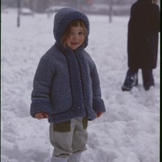 Little girl in snow, Broomhall Flats. February 1979 | Photo: Tony Allwright
