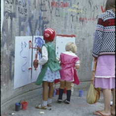 Murals, Broomhall summer fair, Hanover Flats. September 1979 | Photo: Tony Allwright