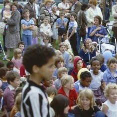 Punch and Judy crowd, Broomhall summer fair, Hanover Flats. September 1979 | Photo: Tony Allwright