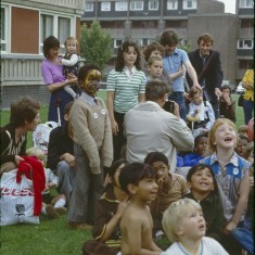 Punch and Judy crowd, Broomhall summer fair, Hanover Flats. September 1979 | Photo: Tony Allwright