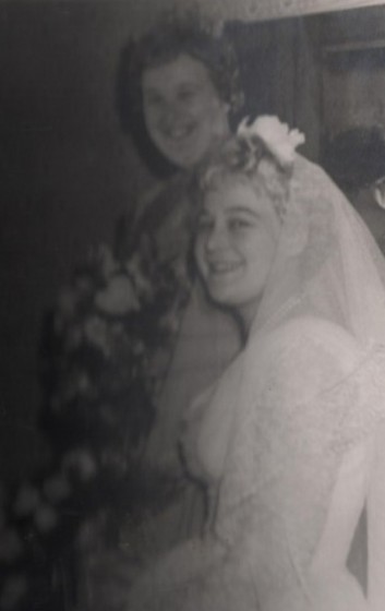 Barbara Colliver with bridesmaid on her wedding day, 1961 | Photo: Barbara and Geoffrey Colliver