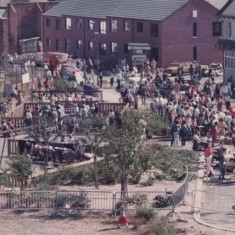 Broomhall Carnival outside the Hanover Pub. Date unknown | Photo: Broomhall Centre