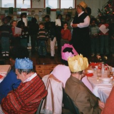 Children singing at Broomhall Centre pensioners' Christmas Party. Date unknown | Photo: Broomhall Centre