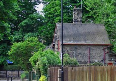 What does the latest Pevsner Architectural Guide say about Broomhall?