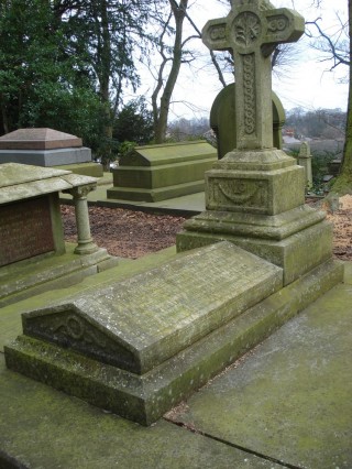 Grave of Leng at Ecclesall Churchyard | Photo: Anne Diver
