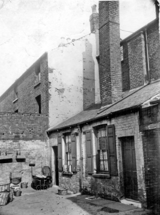 Houses in Thomas Street, probably c.1930s. | Photo: SALS PSu00937