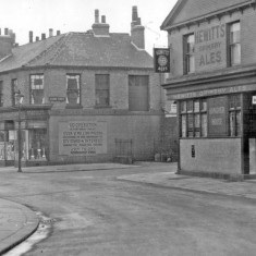 Hanover pub on the corner of Upper Hanover Street and Clarke Street. 1935 | Photo: SALS PSs16792