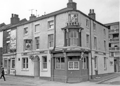 The New Inn, Ecclesall Road, at junction of Hanover Street. 1983