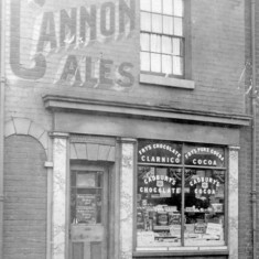 Grocer and off licence, 198 Hanover Street. | Photo: SALS PSs00775