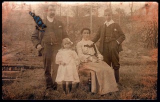 The Hogan family, 1905 | Photo: Suzanne Cam