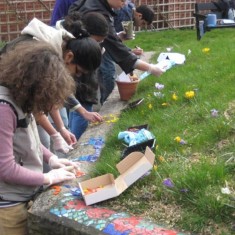 Making the mosaic on Havelock Street. 2010 | Photo: Polly Blacker / Tony Cornah