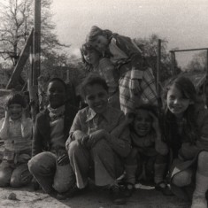 Children posing for a photograph in the Gell Street playground. 1980s | Photo: Our Broomhall