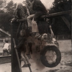 Children playing on a makeshift tyre swing. 1980s | Photo: Our Broomhall