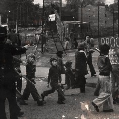 Children holding a banner “We want to Survive.” 1980s | Photo: Our Broomhall