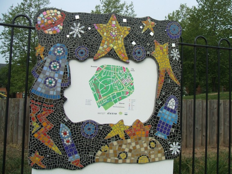Community artworks of mosaic banners and notice boards in conjunction with Ignite Imaginations. 2010 | Photo: Ignite Imaginations