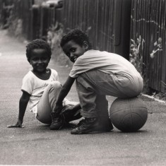 Children playing basketball. 1992 | Photo: Broomhall Centre