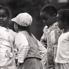 Group of children in Broomhall. 1992 | Photo: Broomhall Centre