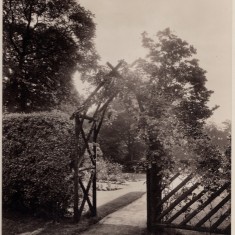 The bower in the garden at Park House. c. 1930 | Photo: William Emery