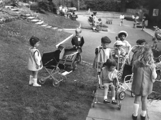 Pram Play | Photo: Broomhall Nursery