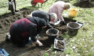 Volunteers on the archaeology dig in 2015 | Photo: Our Broomhall